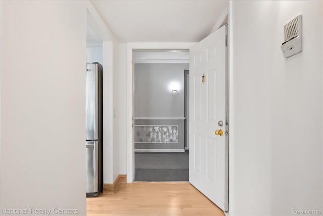 3559 Port Cove Dr Unit 17, Waterford, MI 48328 - hall featuring wood finished floors and baseboards