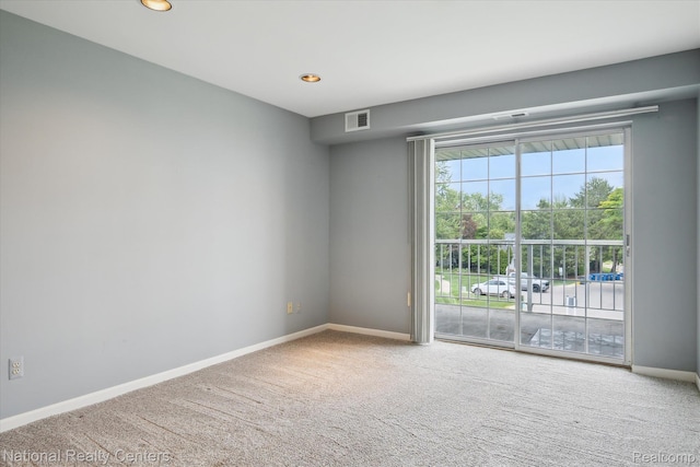 3559 Port Cove Dr Unit 17, Waterford, MI 48328 - unfurnished room with carpet and recessed lighting