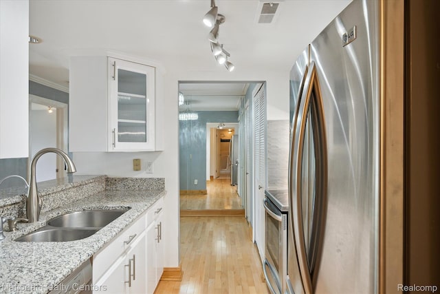 3559 Port Cove Dr Unit 17, Waterford, MI 48328 - kitchen featuring stainless steel appliances, light wood finished floors, glass insert cabinets, white cabinets, and ornamental molding