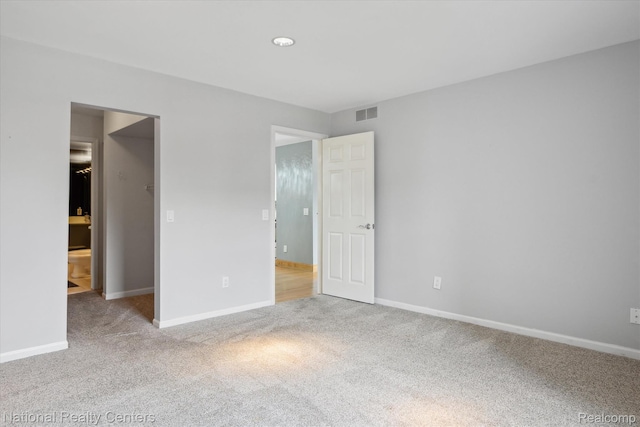3559 Port Cove Dr Unit 17, Waterford, MI 48328 - unfurnished bedroom with carpet flooring and a walk in closet
