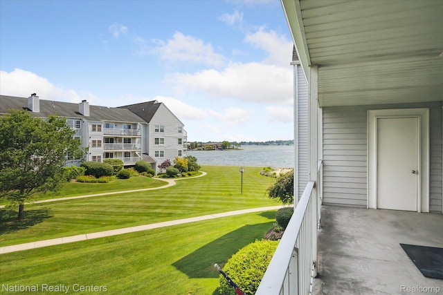 3559 Port Cove Dr Unit 17, Waterford, MI 48328 - balcony with a water view