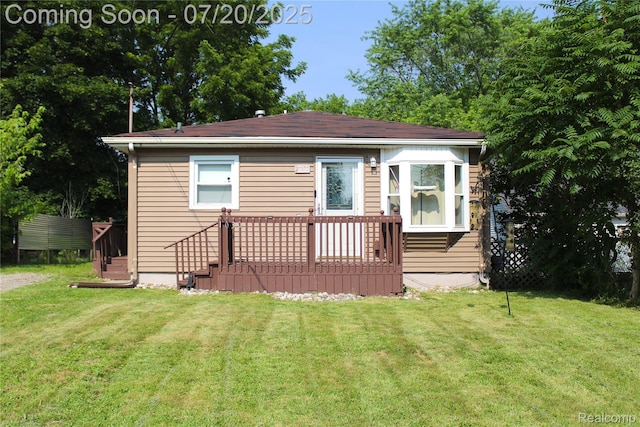1030 Meida St, Flint, MI 48532 - rear view of house featuring a lawn