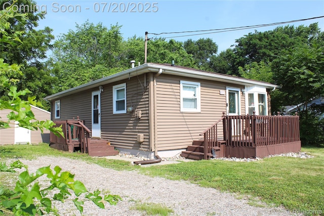 1030 Meida St, Flint, MI 48532 - view of front of house featuring a front lawn