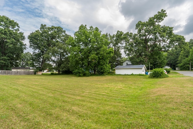 204 Clark St, Decatur, MI 49045 - photo 3