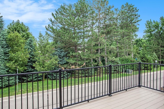 2817 Hartwick Dr, Rochester Hills, MI 48307 - wooden terrace featuring a lawn