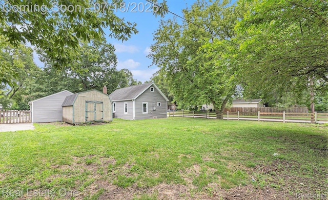 21801 Colgate St, Farmington Hills, MI 48336 - fenced backyard featuring a shed