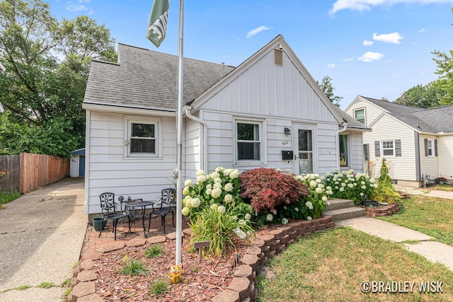 302 W 22nd St, Holland, MI 49423 - bungalow featuring board and batten siding and roof with shingles