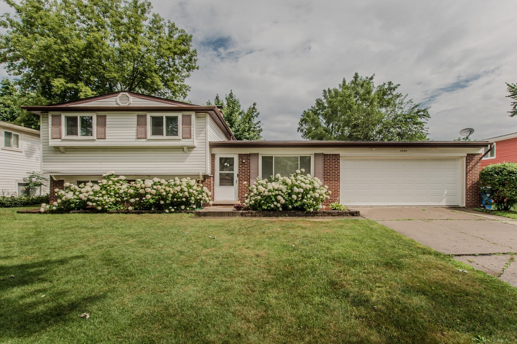 5840 Pontiac Lake Rd, Waterford, MI 48327 - photo 1