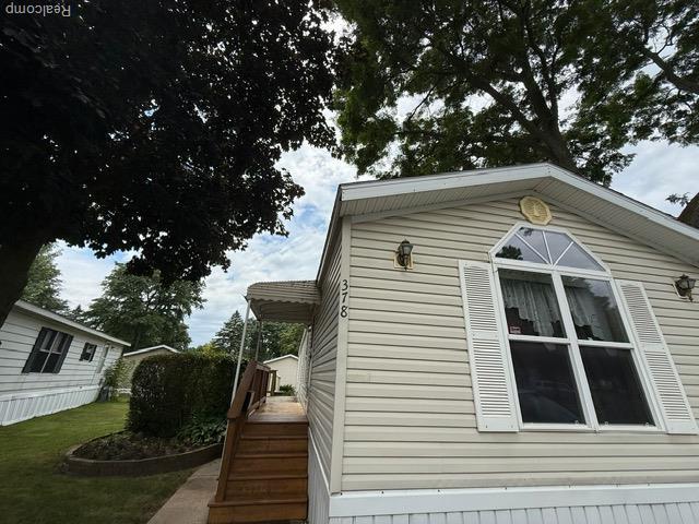 378 Tourangeau Dr, Rochester Hills, MI 48307 - photo 2