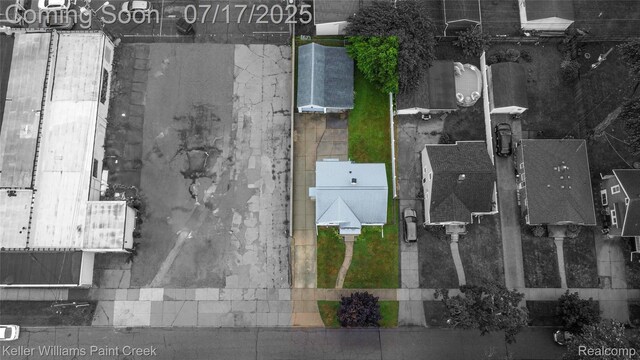 43 Charlevoix St, Clawson, MI 48017 - aerial view of property's location featuring property boundaries highlighted