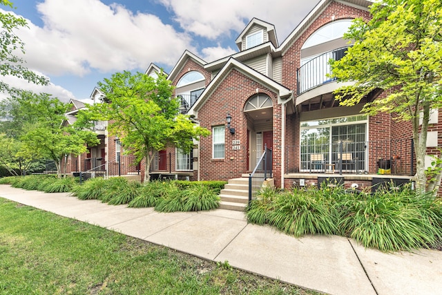 241 W Oakbrook Dr, Ann Arbor, MI 48103 - view of front of property featuring brick siding and a balcony