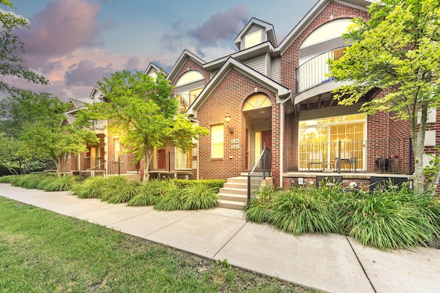 241 W Oakbrook Dr, Ann Arbor, MI 48103 - view of front of home featuring brick siding and a balcony
