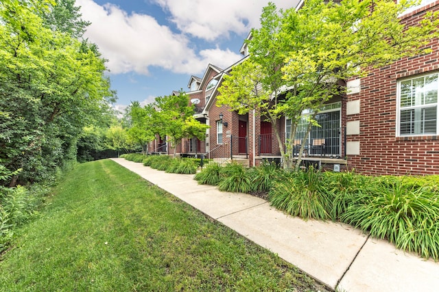 241 W Oakbrook Dr, Ann Arbor, MI 48103 - view of green lawn