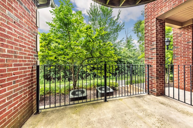 241 W Oakbrook Dr, Ann Arbor, MI 48103 - view of gate
