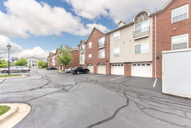 241 W Oakbrook Dr, Ann Arbor, MI 48103 - view of asphalt road with a residential view and street lighting