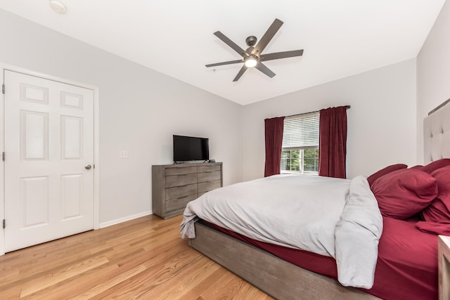 241 W Oakbrook Dr, Ann Arbor, MI 48103 - bedroom with light wood-type flooring and a ceiling fan