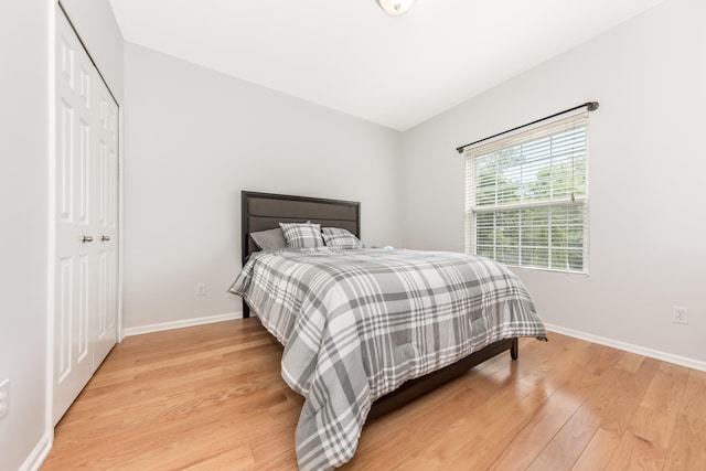 241 W Oakbrook Dr, Ann Arbor, MI 48103 - bedroom with light wood-style floors and baseboards
