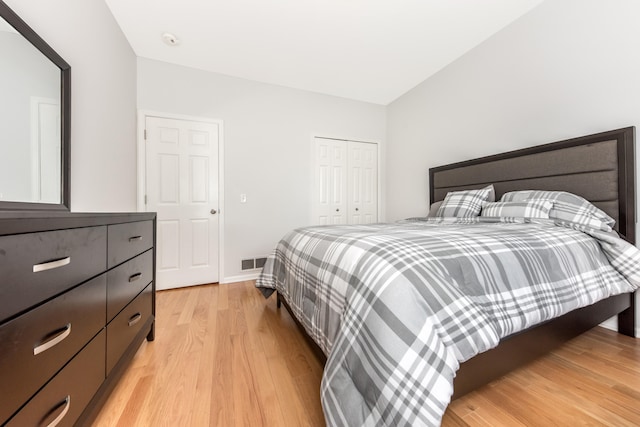 241 W Oakbrook Dr, Ann Arbor, MI 48103 - bedroom featuring light wood-style flooring, a closet, and vaulted ceiling