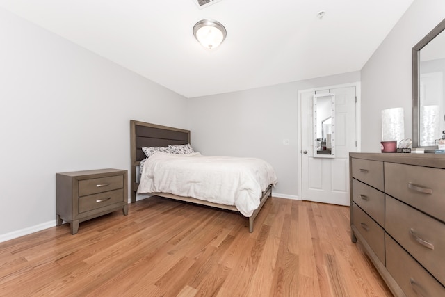 241 W Oakbrook Dr, Ann Arbor, MI 48103 - bedroom featuring light wood-type flooring and baseboards