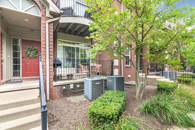 225 W Oakbrook Dr, Ann Arbor, MI 48103 - doorway to property featuring brick siding
