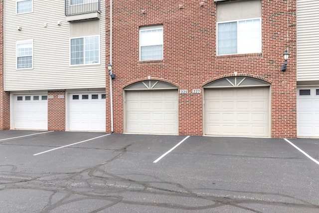 225 W Oakbrook Dr, Ann Arbor, MI 48103 - view of front of home featuring brick siding