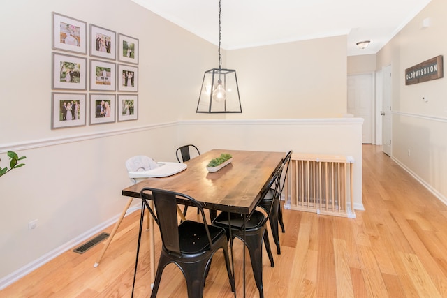 225 W Oakbrook Dr, Ann Arbor, MI 48103 - dining area with light wood-style floors and ornamental molding