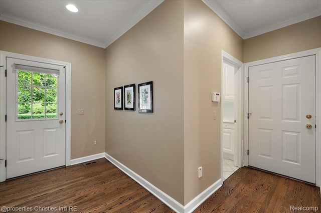 400 Hamilton Rd, Bloomfield, MI 48301 - foyer featuring wood finished floors, ornamental molding, and recessed lighting