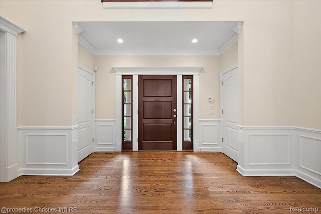 400 Hamilton Rd, Bloomfield, MI 48301 - foyer featuring wainscoting, a decorative wall, ornamental molding, and wood finished floors