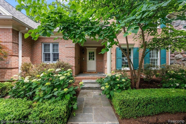 400 Hamilton Rd, Bloomfield, MI 48301 - entrance to property featuring brick siding