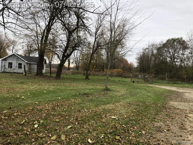 62769 Walnut St, Hartford, MI 49013 - photo 2