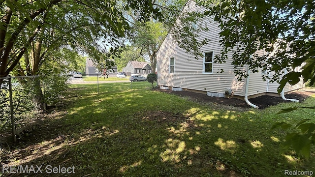 1902 Crestbrook Ln, Flint, MI 48507 - view of yard
