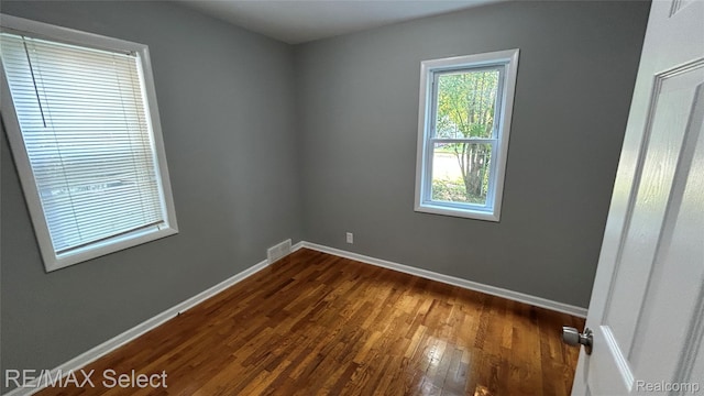 1902 Crestbrook Ln, Flint, MI 48507 - spare room with dark wood-type flooring and baseboards
