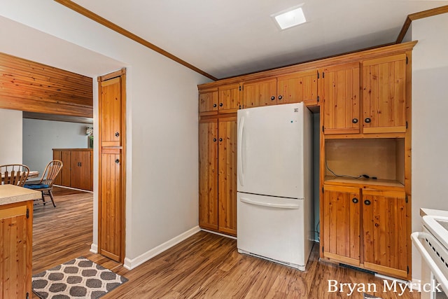 4675 44th St, Holland, MI 49423 - kitchen with freestanding refrigerator, ornamental molding, light wood-type flooring, stove, and light countertops