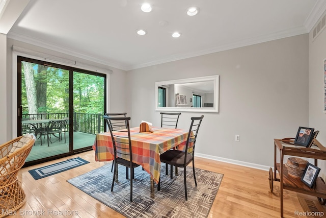 1109 Ivyglen Cir, Bloomfield Hills, MI 48304 - dining area featuring light wood-style floors, crown molding, and recessed lighting