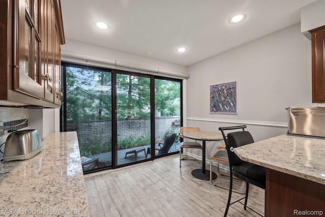 1109 Ivyglen Cir, Bloomfield Hills, MI 48304 - dining room with light wood finished floors and recessed lighting