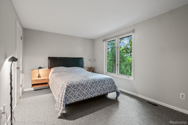 1109 Ivyglen Cir, Bloomfield Hills, MI 48304 - bedroom featuring carpet flooring
