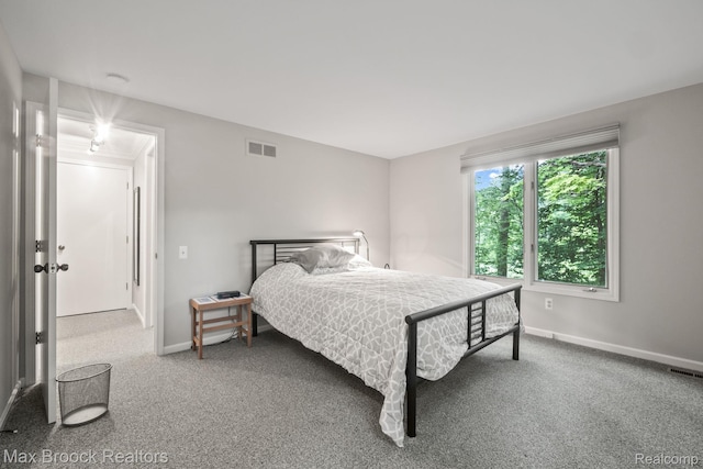 1109 Ivyglen Cir, Bloomfield Hills, MI 48304 - carpeted bedroom with baseboards