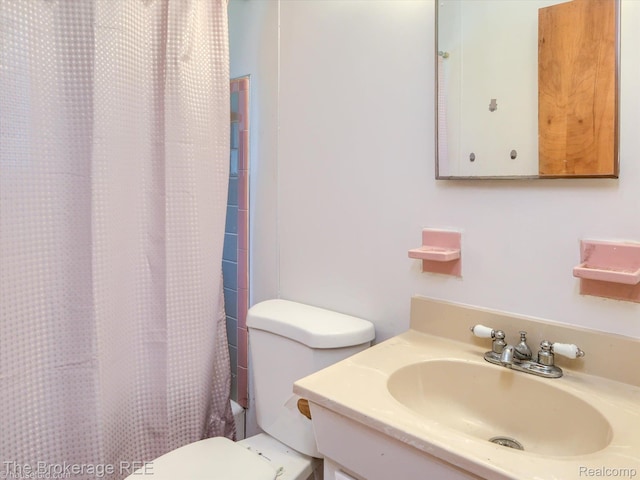 515 Juniper Dr, Davison, MI 48423 - bathroom with vanity and a shower with shower curtain