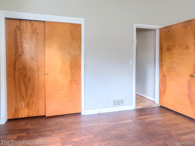 515 Juniper Dr, Davison, MI 48423 - unfurnished bedroom with wood finished floors and a closet