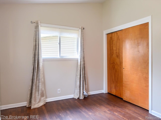 515 Juniper Dr, Davison, MI 48423 - unfurnished bedroom with wood finished floors and a closet