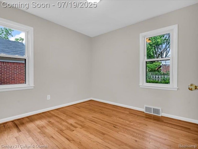 3850 Parker St, Dearborn, MI 48124 - unfurnished room with baseboards and light wood finished floors