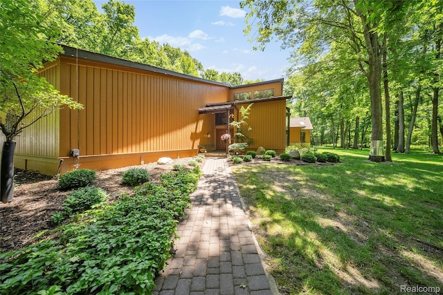 8931 Bridge Rd, Grosse Ile, MI 48138 - view of front of property with a front lawn