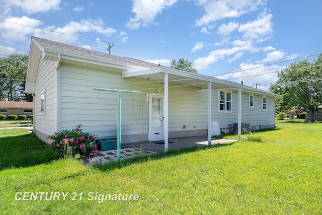 306 Macomber Ave, Auburn, MI 48611 - rear view of house with a yard