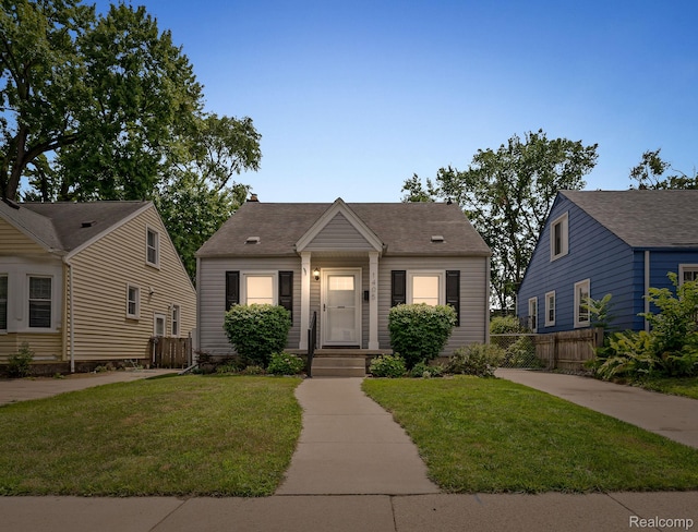1405 Fielding St, Ferndale, MI 48220 - view of front facade featuring roof with shingles