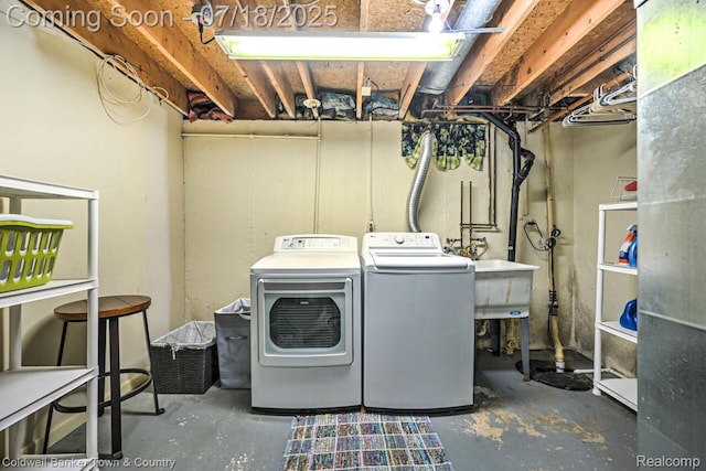 978 Oak Ridge Cir, Brighton, MI 48116 - laundry area featuring washing machine and dryer