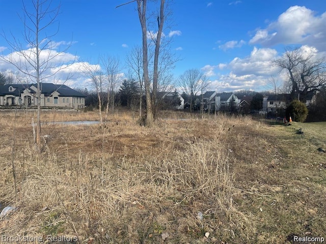 7345 Verona Dr, West Bloomfield, MI 48322 - view of yard