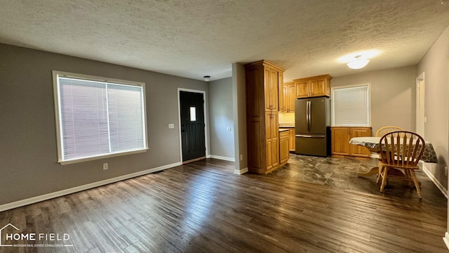 510 Martin St, Owosso, MI 48867 - dining area featuring dark wood finished floors and a textured ceiling