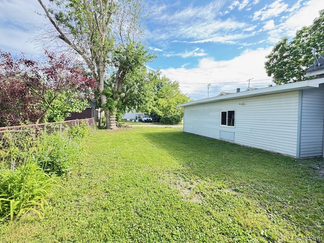 1128 White St, Port Huron, MI 48060 - view of yard