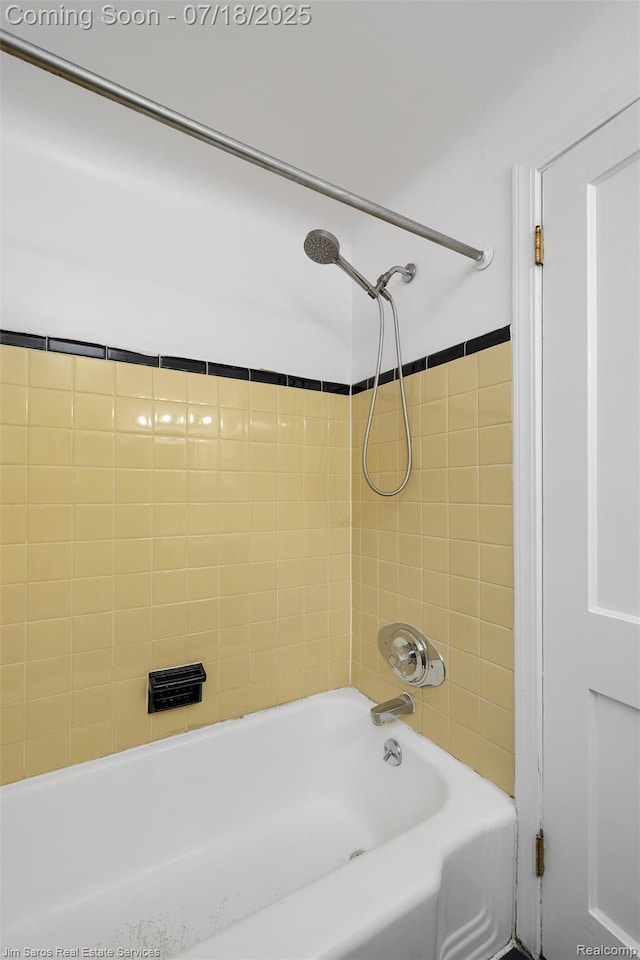 302 Alter Rd, Detroit, MI 48215 - full bath with shower / bath combination