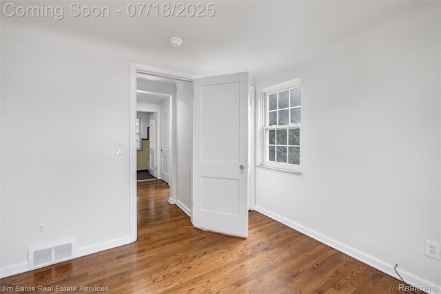 302 Alter Rd, Detroit, MI 48215 - unfurnished room featuring wood finished floors and a smoke detector